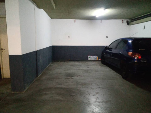 Imagen 1 de 6 de Venta De Estacionamiento En Almagro