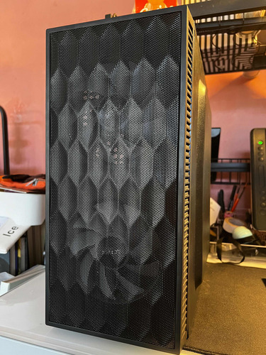 Computadora Gamer Pc Con Ryzen 5 5600g Ram 16gb Ssd 240gb (Usado)