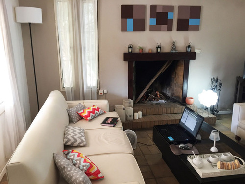 Casa En Funes 4 Dormitorios Con Pileta Sobre Ruta 9