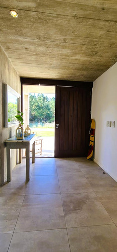 Casa A La Venta En Cul De Sac En Area Residencal 1, Barrio Costa Esmeralda, Venta Equipada.