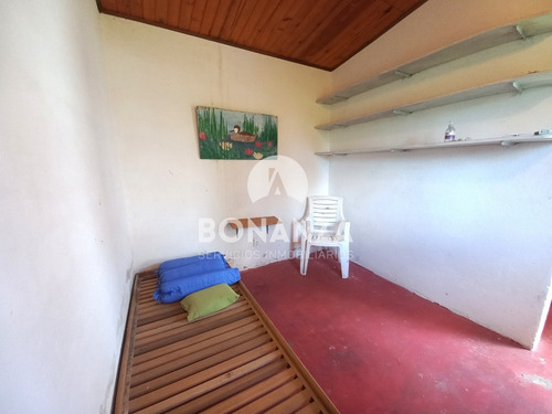 Casa En Venta. Piriápolis, Bella Vista. 4 Dormitorios, 3 Baños. 3052 M² De Terreno. A 200m De La Playa.