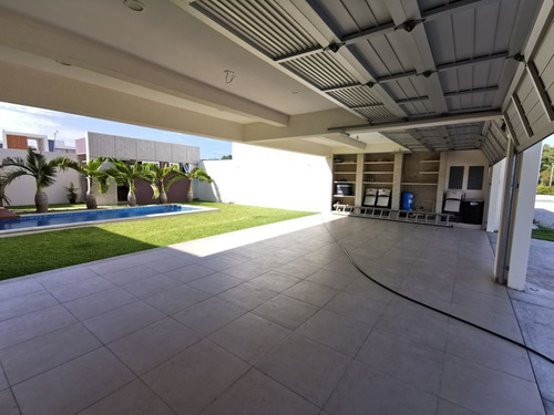 Casa Lujosa En Residencia En Las Palmas Green Con Alberca