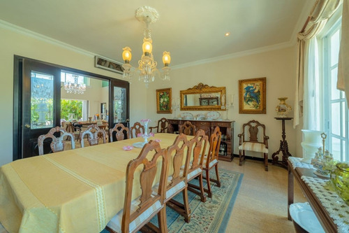 Residencial En Venta En Lagos Del Sol ( Estilo Neoclasica)