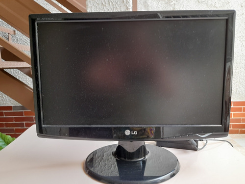 Monitor LG Modelo Flatron Con Adaptador De Corriente