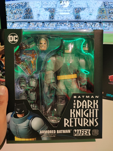 Mafex Batman Armored  The Dark Knight Returns 