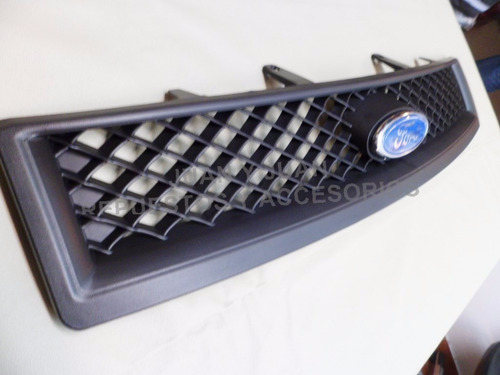 Imagen 2 de 5 de Parrilla Ford Fiesta Max 07/ Con Logo Nueva!!