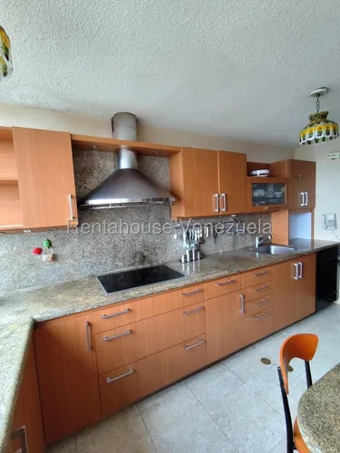 Excelente Townhouse En Venta El Hatillo #25-17948