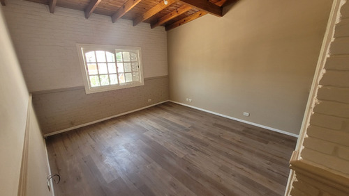 Casa 3 Ambientes Sobre Lote De 8 X 11 Con Garaje, Patio Y Balcon Terraza