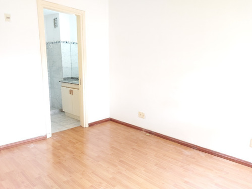 Imagen 7 de 18 de Venta Casa En Una Planta De 3 Dormitorios, Fondo Y Garaje