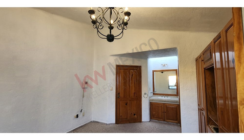 Residencia En Venta Con Ubicación Privilegiada En Querétaro