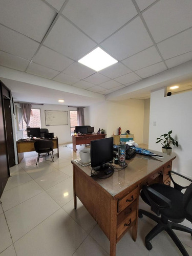 Oficina En Edificio Histórico Excelente Ubicación A Metros Plaza San Martín