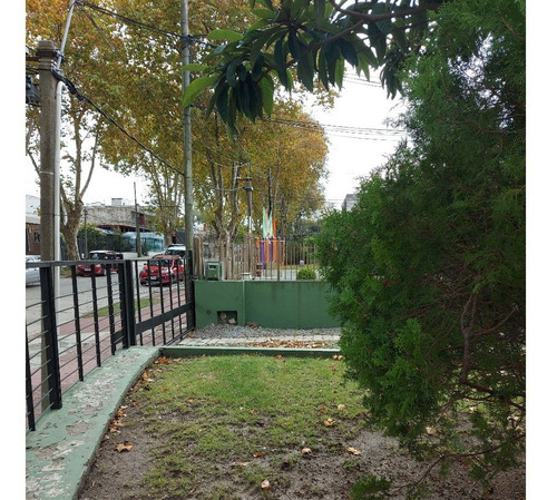 Imagen 1 de 18 de Venta Casa En Una Planta De 3 Dormitorios, Fondo Y Garaje