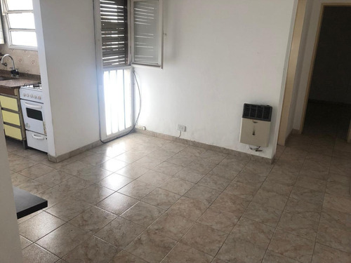 Imagen 4 de 7 de Departamento - Ramos Mejia Sur - 2 Ambientes - Oportunidad - Venta - Permuta