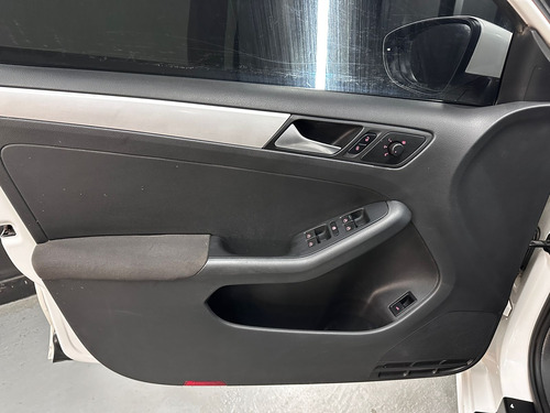 Volkswagen Vento 2.0 TDI ADVANCE L11
