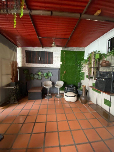 Venta Casa Con Local Comercial En Av Michelena Sector Candelaria