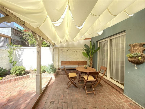 Casa En Venta De 3 Dorm. En Las Condes