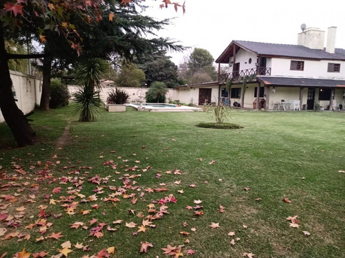Casa En Venta - 4 Dormitorios 3 Baños - 1.180mts2 - Tortuguitas