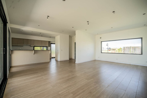 Casa A Estrenar De 4 Ambientes Con Pileta En Horizontes Al Sur Canning