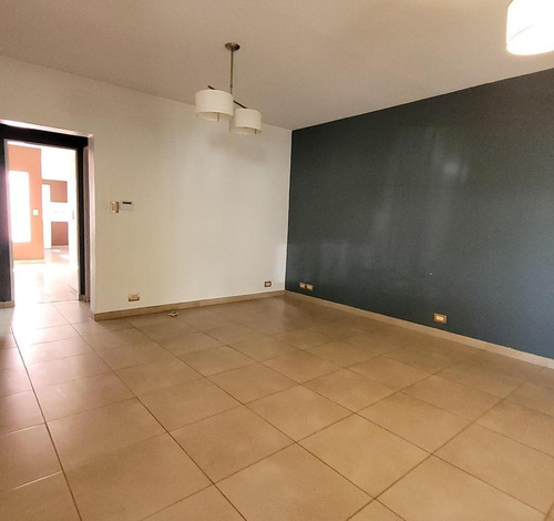 Imagen 2 de 14 de Chalet 4 Ambientes - Castelar Sur - Excelente Ubicación