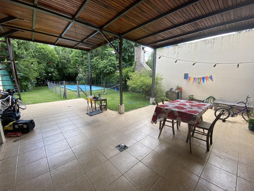 Casa De 3 Dormitorios Con Parrillero, Pileta Y Galería - Fisherton