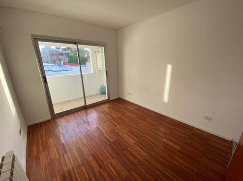 Departamento De 2 Ambientes En Calle 3 E/ 37 Y 38