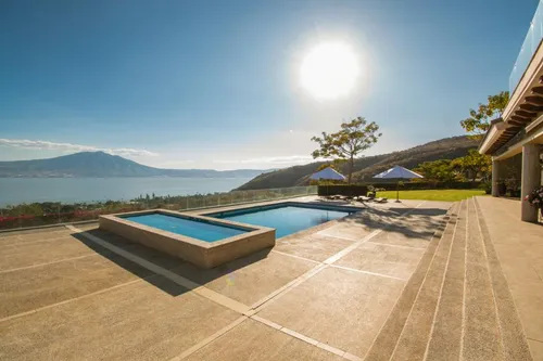 Casa Lago Alto