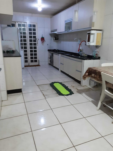 Imagem 10 de 29 de Casa A 10 Min Shopping Flamboyant Com 3 Quartos E 1 Suite