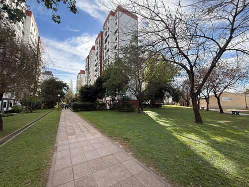Venta De Departamento 3 Ambientes A Metros Del Centro De Wilde, Excelente Ubicacion.