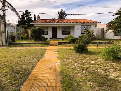 Venta Casa Cuatro Dormitorios Atlántida