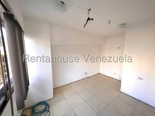 Las Acacias Mls# 25-12440 Wm