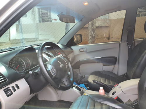 Imagem 6 de 15 de Mitsubishi L200 2013 3.2 Triton Hpe Cab. Dupla 4x4 Aut. 4p