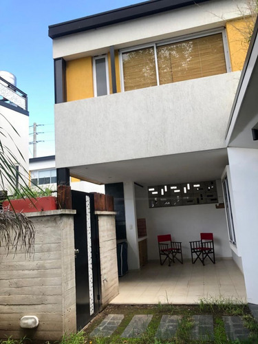 Casa En Venta En La Plata