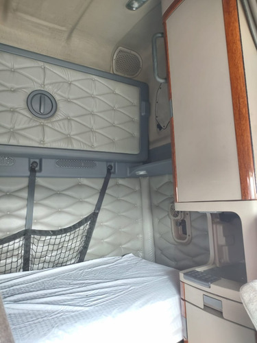 11 Freightliner Cascadia Blanco 2016,camiones,cummins