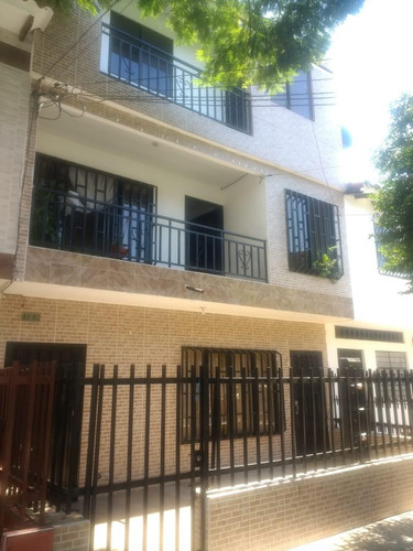 Venta Casa Multifamiliar De 380 Mts2 En Santa Fe, Cali 8038.