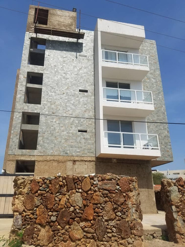 Imagen 1 de 8 de Apartamento En Venta Playa El Yaque Albertina