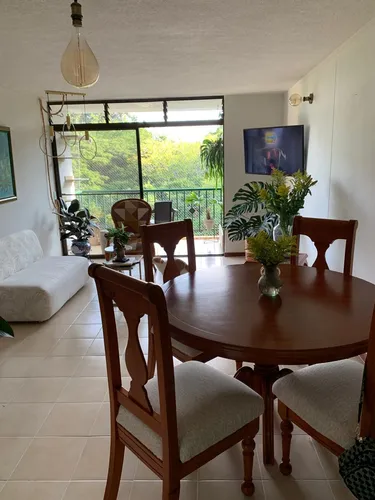 Venta Espectacular Apartameno Sur De Cali.barrio Quintas De Don Simon. Quinto Piso, Sin Ascensor. Parqueadero Propio Cubierto. 88 Mts.