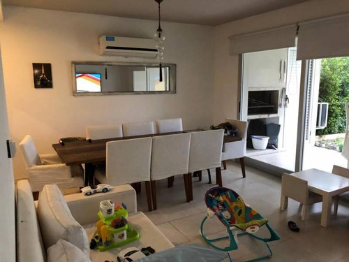 Imagen 2 de 14 de Venta Departamento .duplex Con Jardin Vista Al Espejo De Agua Del Condominio El Reflejo. Nordelta