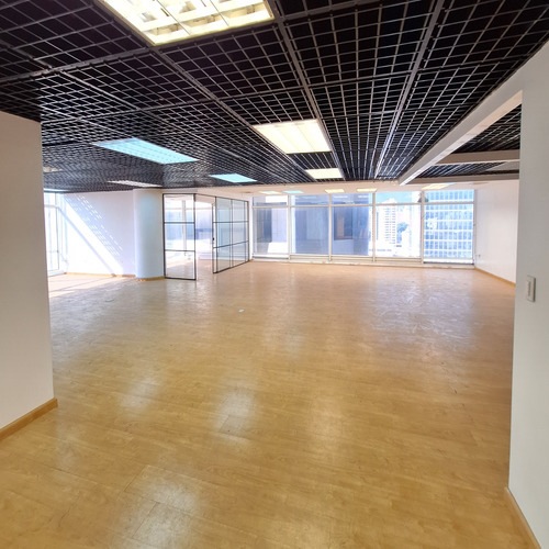 Alquilo Oficina En Centro Comercial El Recreo 156mts