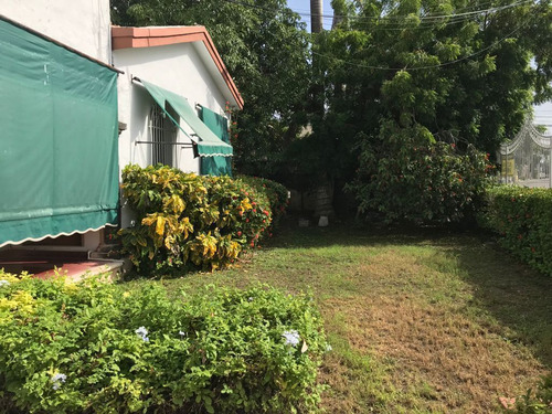 Casa En Esquina Para Uso Comercial En Venta