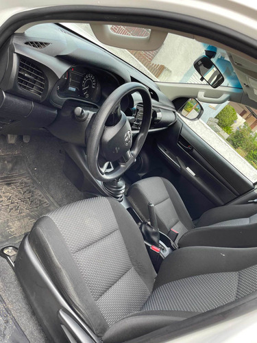 Imagen 5 de 11 de Toyota Hilux 2019 2.4 D.cab. T.dsl Dx