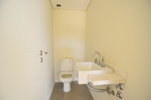 Imagen 2 de 7 de Apartamento En Venta De 1 Dormitorio C/cochera En Punta Del Este A Estrenar
