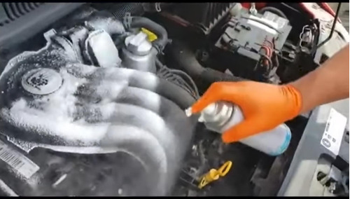 Imagen 2 de 4 de Espuma Desengrasante Motor En Seco Wurth 475ml