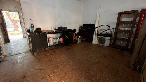 Casa En Lote Propio Con Gran Jardín (a Reciclar)