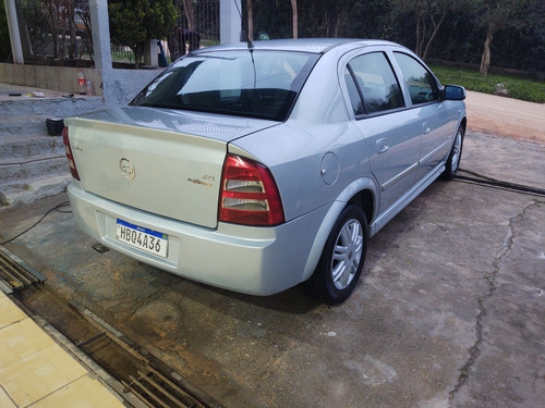 Imagem 2 de 9 de Chevrolet Astra Sedan 2005 2.0 Elegance Flex Power 4p