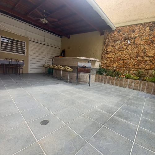 Townhouse En Urbanización Milagro Villas