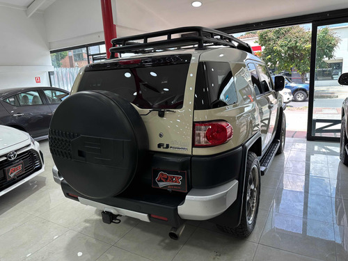 Imagen 4 de 12 de Toyota Fj .