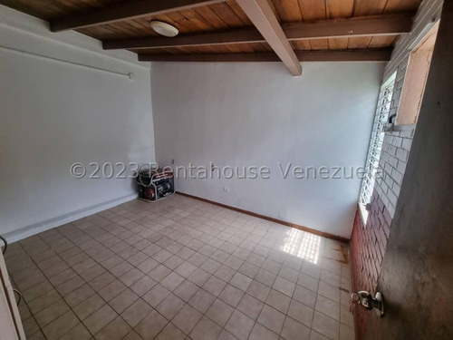 Local Comercial En Venta En Nueva Segovia Barquisimeto Lara -- %%m-c-t%% Cod. 24 Guion 3 7 5 9