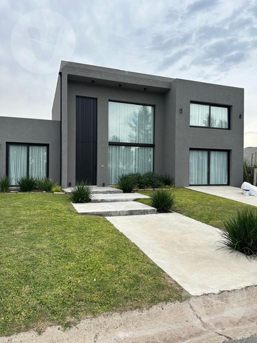 Casa En Venta - Barrio Don Joaquin