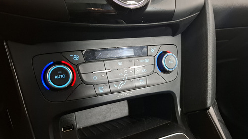 Ford Focus III 2.0 TITANIUM POWERSHIFT