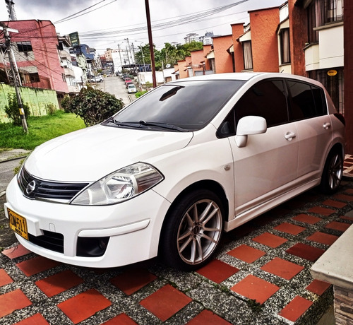 Nissan Tiida 1.8 Visia 5 p